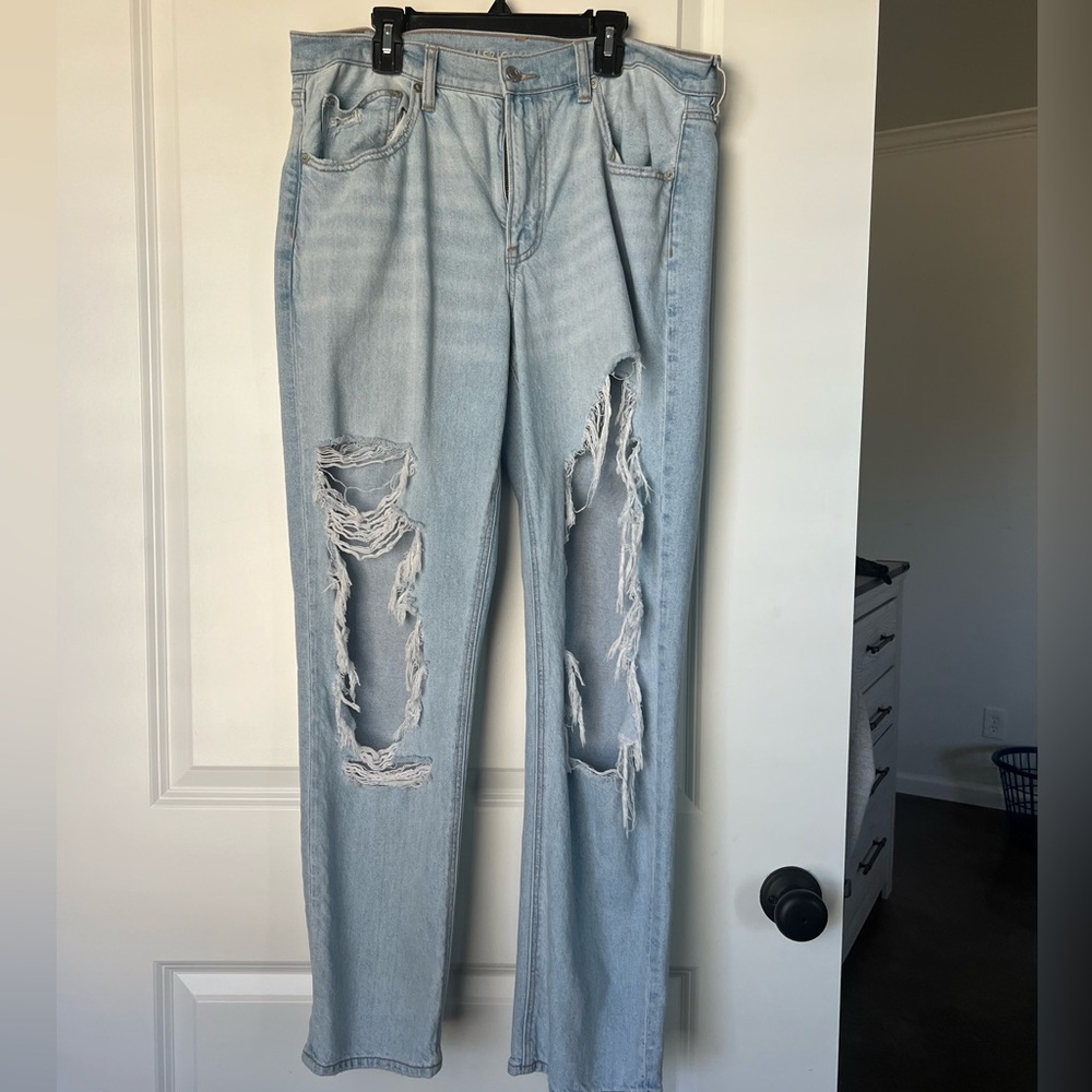 American Eagle straight Leg distressed jeans